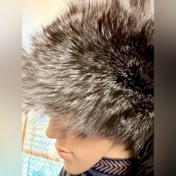 Genuine Dyed Silver Fox Real Fur Trapper Hat Ushanka Fur Hat - Unisex - Picture 3 of 10